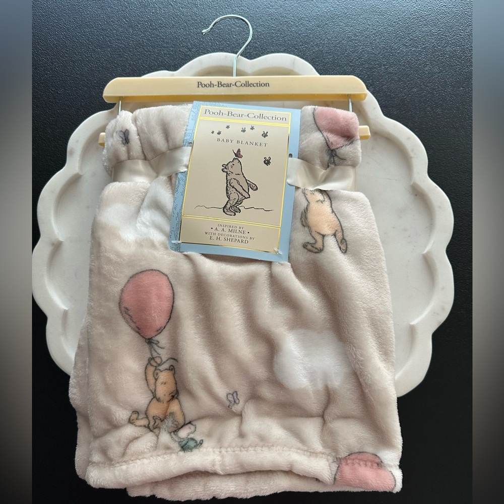 Pooh-Bear-Collection ~ Pooh Holding ballon Baby Blanket
